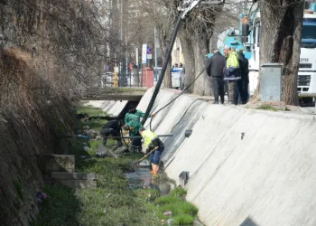 Bozüyük’te kanal temizliği