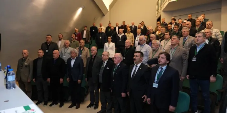 Bursaspor Başkanı Sinan Bür: “Çok farklı bir takım ve taraftar göreceksiniz”