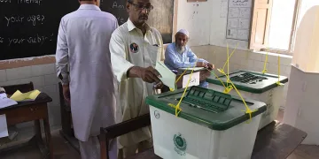 Pakistan’da halk sandık başında