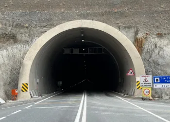 Çökme riski bulunan tünelde tehlike artıyor