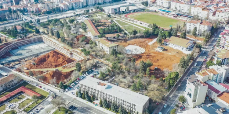 Uşak Millet Bahçesi’nin 2. etabı hız kesmeden devam ediyor