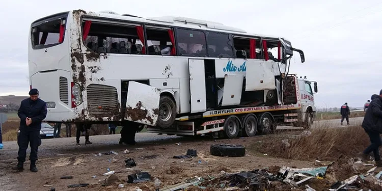 Yozgat’ta otobüs kazası: 1 ölü, 18 yaralı