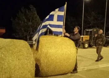 Türkiye sınırında Yunan çiftçilerden protesto