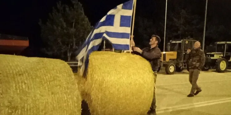 Türkiye sınırında Yunan çiftçilerden protesto