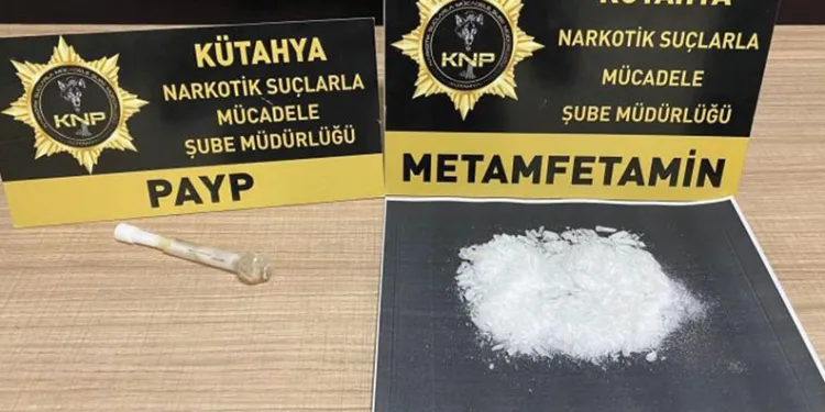 Kütahya’da eşyaları arasında uyuşturucu bulunan yolcu tutuklandı