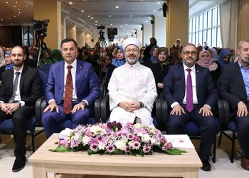 “Şehitlerimizin kabirlerinde rahat uyumasını istiyorsak birlik ve beraberlik içinde olmalıyız”