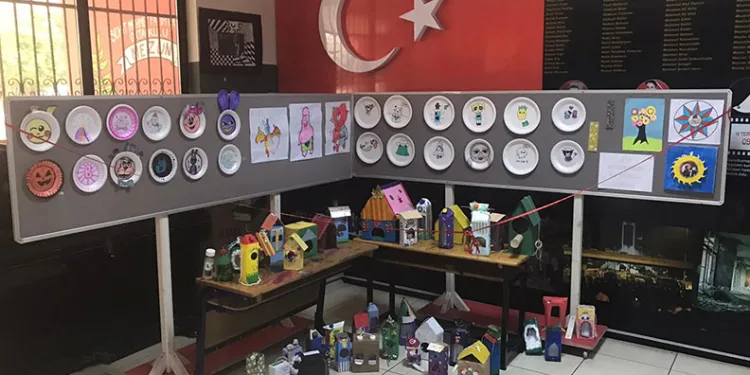 Öğrencilerden “Atıktan Sanata Süreç” sergisi