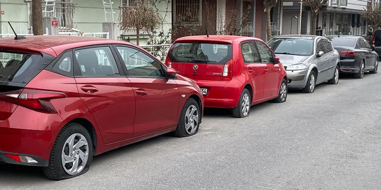 Küçükçekmece’de 17 aracın lastiği kesildi
