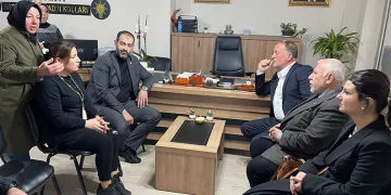 Mardin’de seçime aracına taşlı saldırı