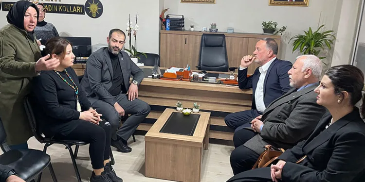 Mardin’de seçime aracına taşlı saldırı