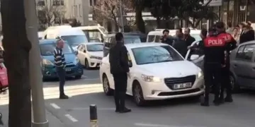 Yol verme tartışmasında sürücüyü bacağından vurdu