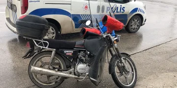 Elazığ’da motosiklet devrildi: 2 yaralı