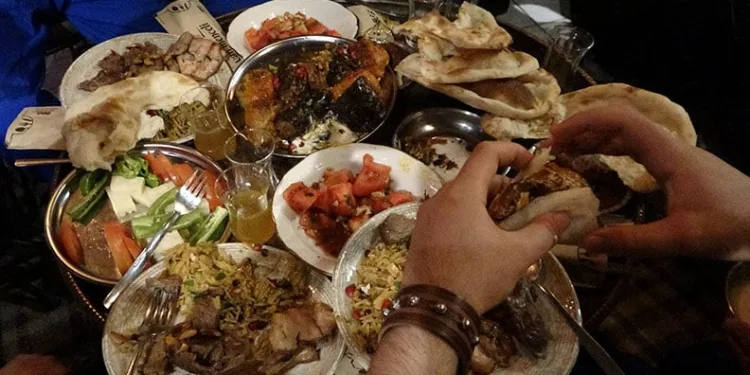 Yöresel yemekler iftar sofrası
