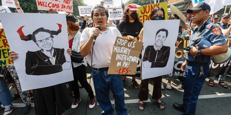 Blinken, Filipinler’de protesto edildi