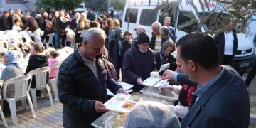 Efeler Belediye Başkan Adayı Pehlivan, iftarını mahalle sakinleri ile birlikte açtı