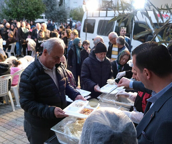 Efeler Belediye Başkan Adayı Pehlivan, iftarını mahalle sakinleri ile birlikte açtı