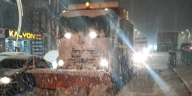 Van’da 446 yerleşim yerinin yolu ulaşıma kapandı