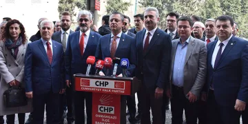 Özel’den ekonomi eleştirisi: “Emekli kart” çağrısını yineledi