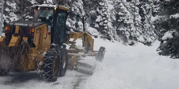 Kastamonu’da karla kapanan köy yolları ulaşıma açıldı