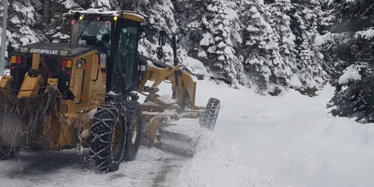 Kastamonu’da karla kapanan köy yolları ulaşıma açıldı