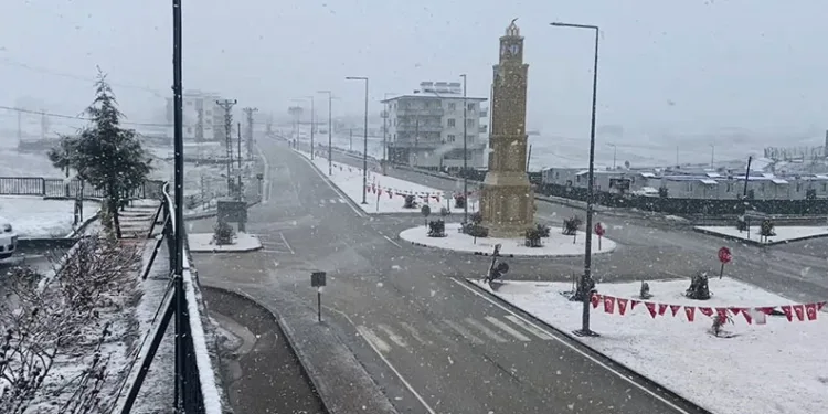 Adıyaman’ın Sincik ilçesine kış yeniden geldi
