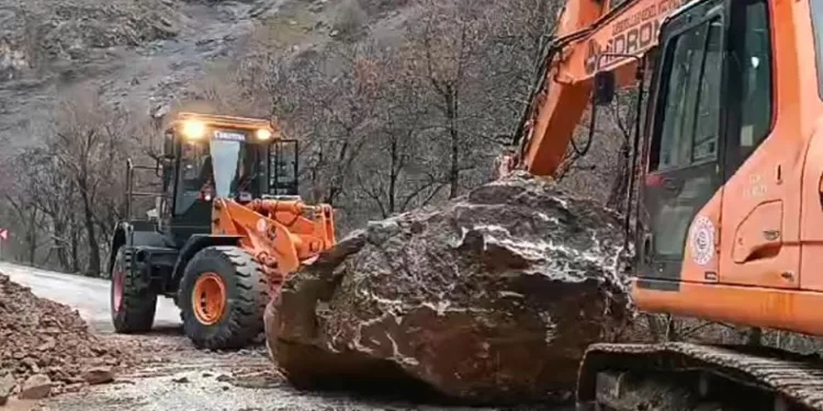 Tunceli’de karla mücadele çalışmaları sürüyor