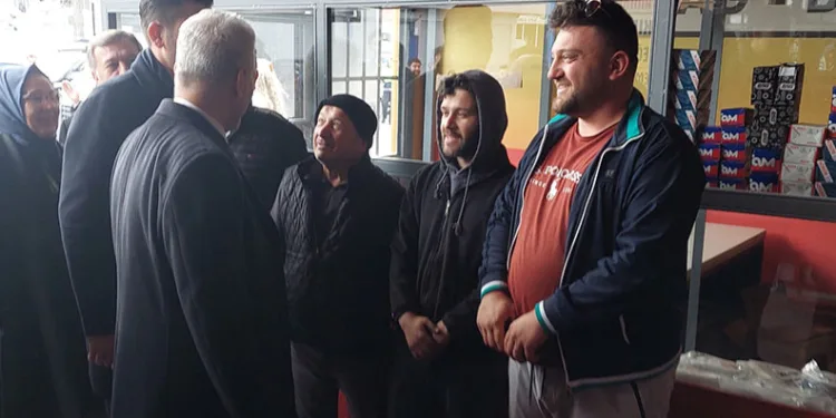 Ticaret Bakanı esnafla görüştü