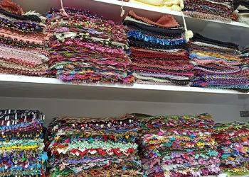 Konternerde el emeği ürünleri satıyor