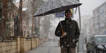 Bayburt’a lapa lapa kar yağdı