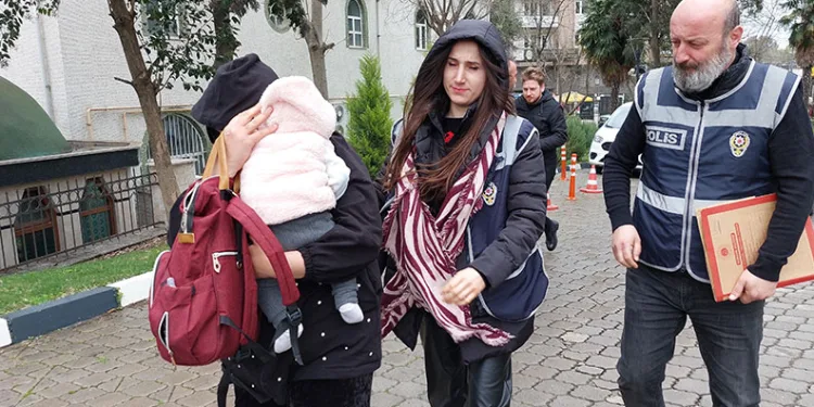 Evden 50 bin lira değerinde altın çalan kadın tutuklandı