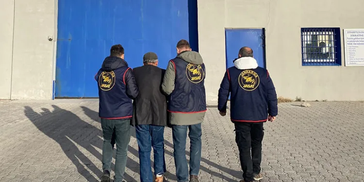 5 yıldır kaçan 74 yaşındaki cinayet şüphelisi yakalandı