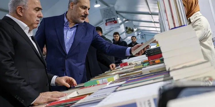 Dışişleri Bakanı Fidan, Fatih’te gençlerle bir araya geldi