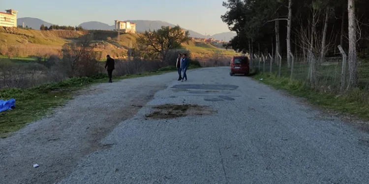 Eşi ile eski çalışanını silahla yaralayan koca tutuklandı