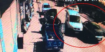 Dolmuş ile otomobilin çarpıştığı kaza kamerada: 5 yaralı