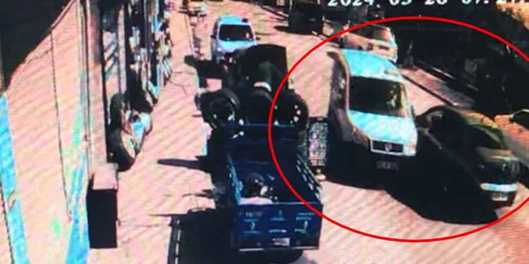 Dolmuş ile otomobilin çarpıştığı kaza kamerada: 5 yaralı