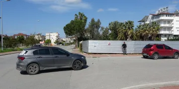 Manavgat’ta iki otomobil çarpıştı: 2 yaralı