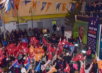 Cumhurbaşkanı Yardımcısı Yılmaz, Ahlat’ta halkla buluştu