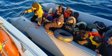 Ölüme sürüklenen göçmenleri, Sahil Güvenlik kurtardı