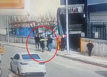 “Polise fiili mukavemette bulunan 3 şahıs gözaltına alınmıştır”