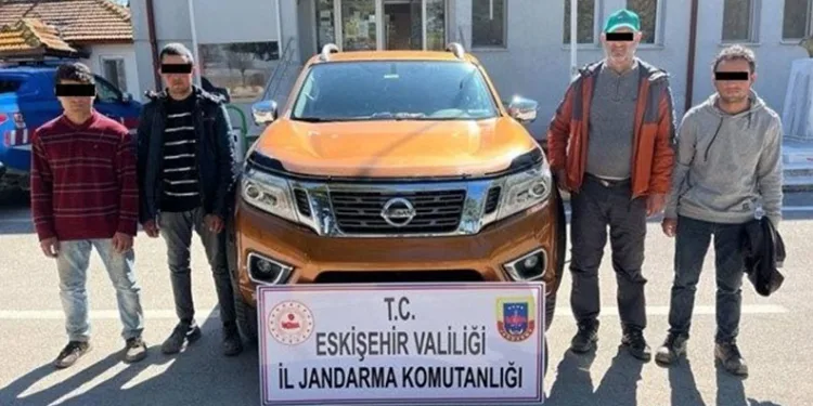 Jandarma ekiplerinin kontrollerinde yabancı uyruklu 3 göçmen yakalandı