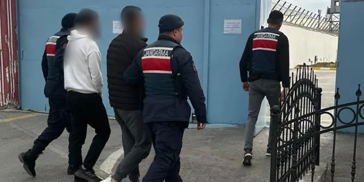 Konya’da kesinleşmiş hapis cezası bulunan 2 şüpheli yakalandı