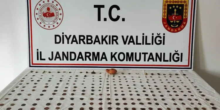 Diyarbakır’da 298 adet tarihi eser ele geçirildi: 7 gözaltı