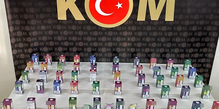 Üstünden 53 kaçak elektronik sigara çıktı