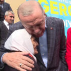 Erdoğan, yaşlı teyze ile sohbet etti