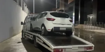 Uyuşturucu yüklü otomobili çekiciyle taşırken yakalandılar