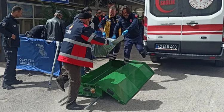 Balkondan düşen yaşlı kadın hayatını kaybetti