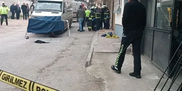İşçi servisinin altına kalan yaşlı adam hayatını kaybetti