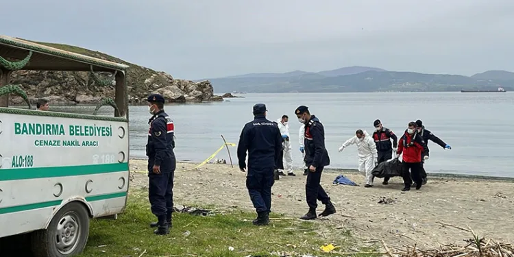 Balıkesir’de denizde erkek cesedi bulundu