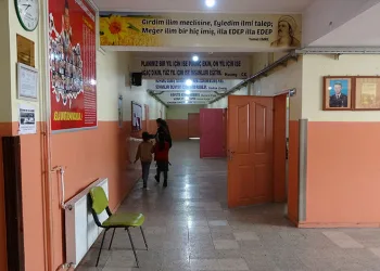 Okul temizliği yapan 14 öğrenci zehirlendi