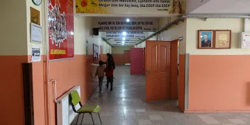 Okul temizliği yapan 14 öğrenci zehirlendi